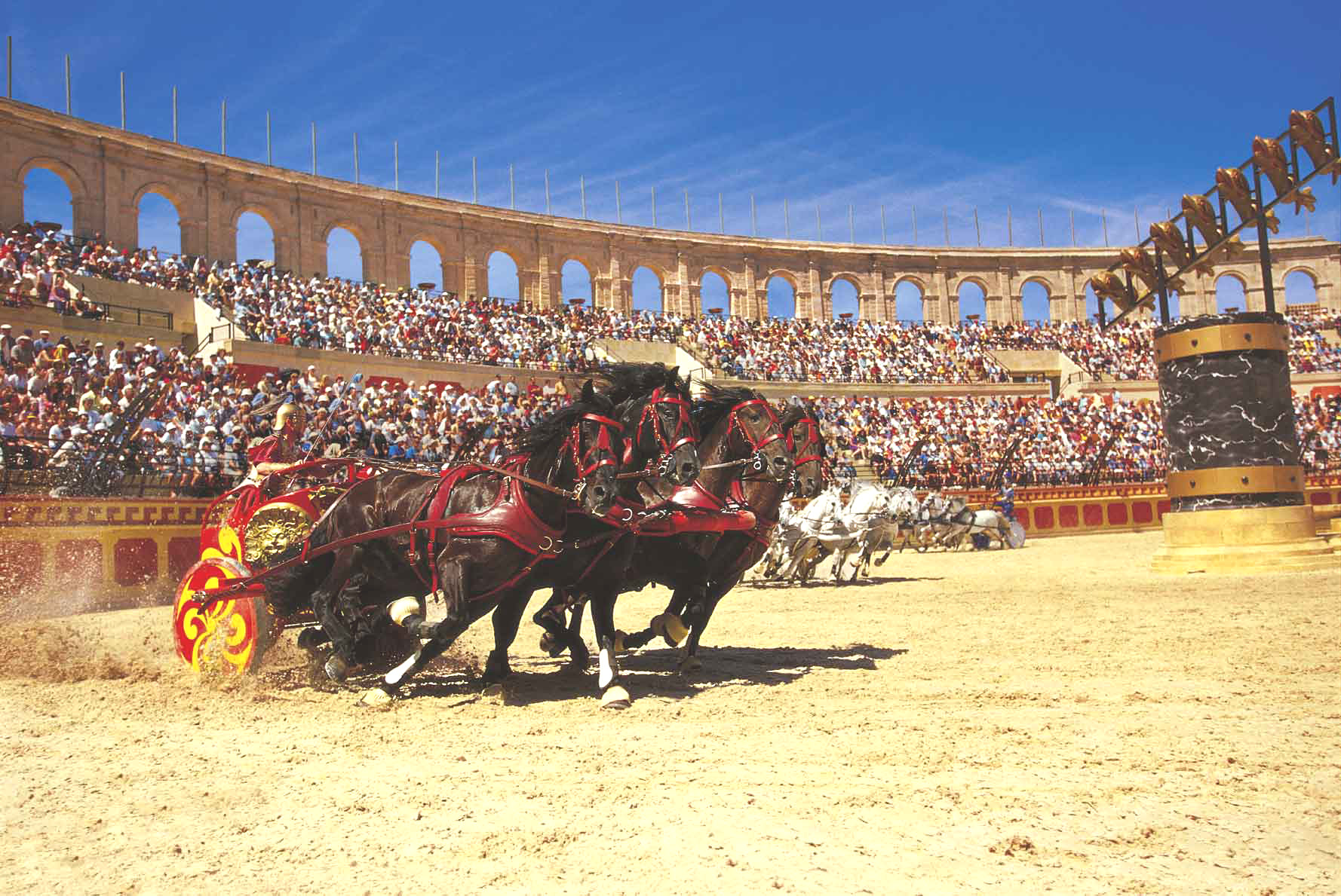 Забавы древнего рима. Гонки на колесницах в древнем Риме. Колизей Арена гладиаторские бои. Битва на колесницах Рим. Квадрига древний Рим.